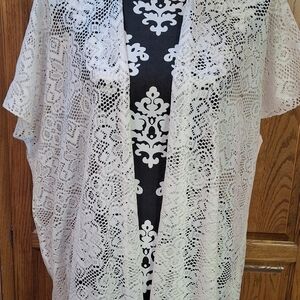 Elegant Cream Lace Wrap